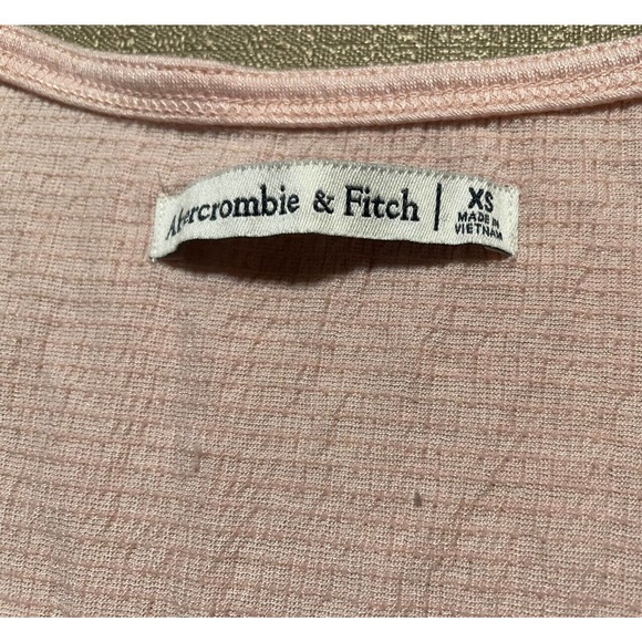 VINTAGE Abercrombie & Fitch Women’s XS Crop Top Pink Short Sleeve Ruched V-Neck - Picture 2 of 3
